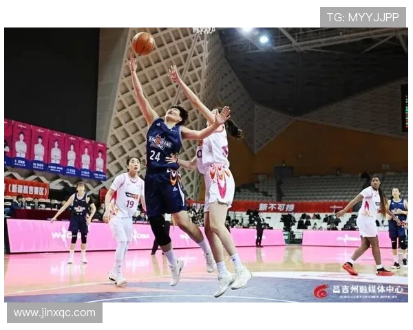 女篮解放军与新疆队激战正酣谁将赢得这场精彩对决的胜利